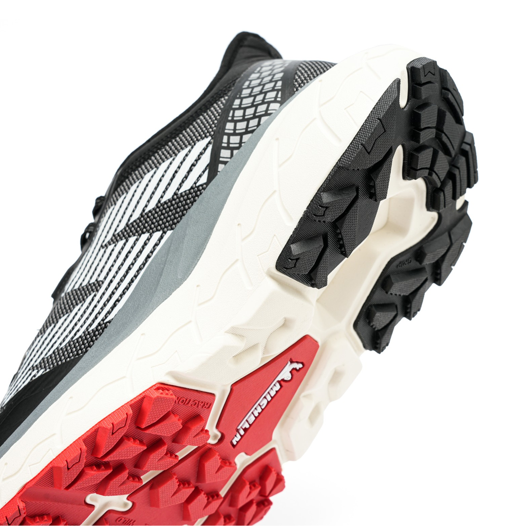 Zapatilla Trail Running Hombre Color Negro y Rojo Michelin AW05