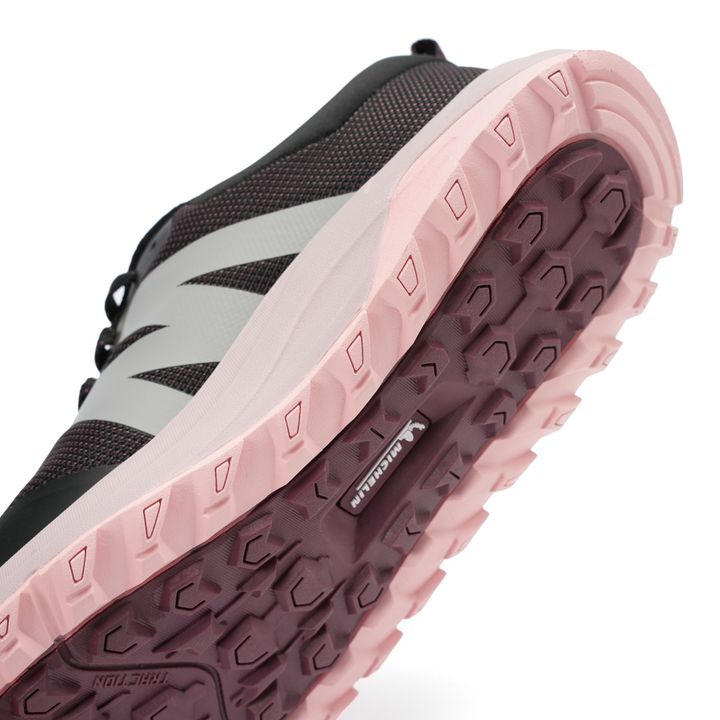 Zapatilla Trail Running Mujer Color Negro y Rosado Michelin DR40
